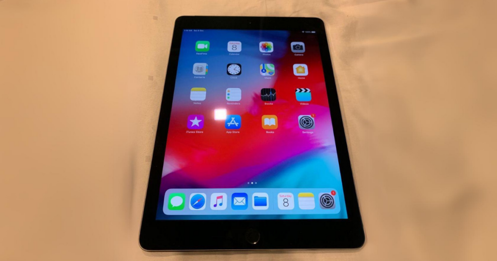 Apple iPad (2018 Model) with Wi-Fi only 32GB Apple 9.7in iPad - Space Gray (Renewed)