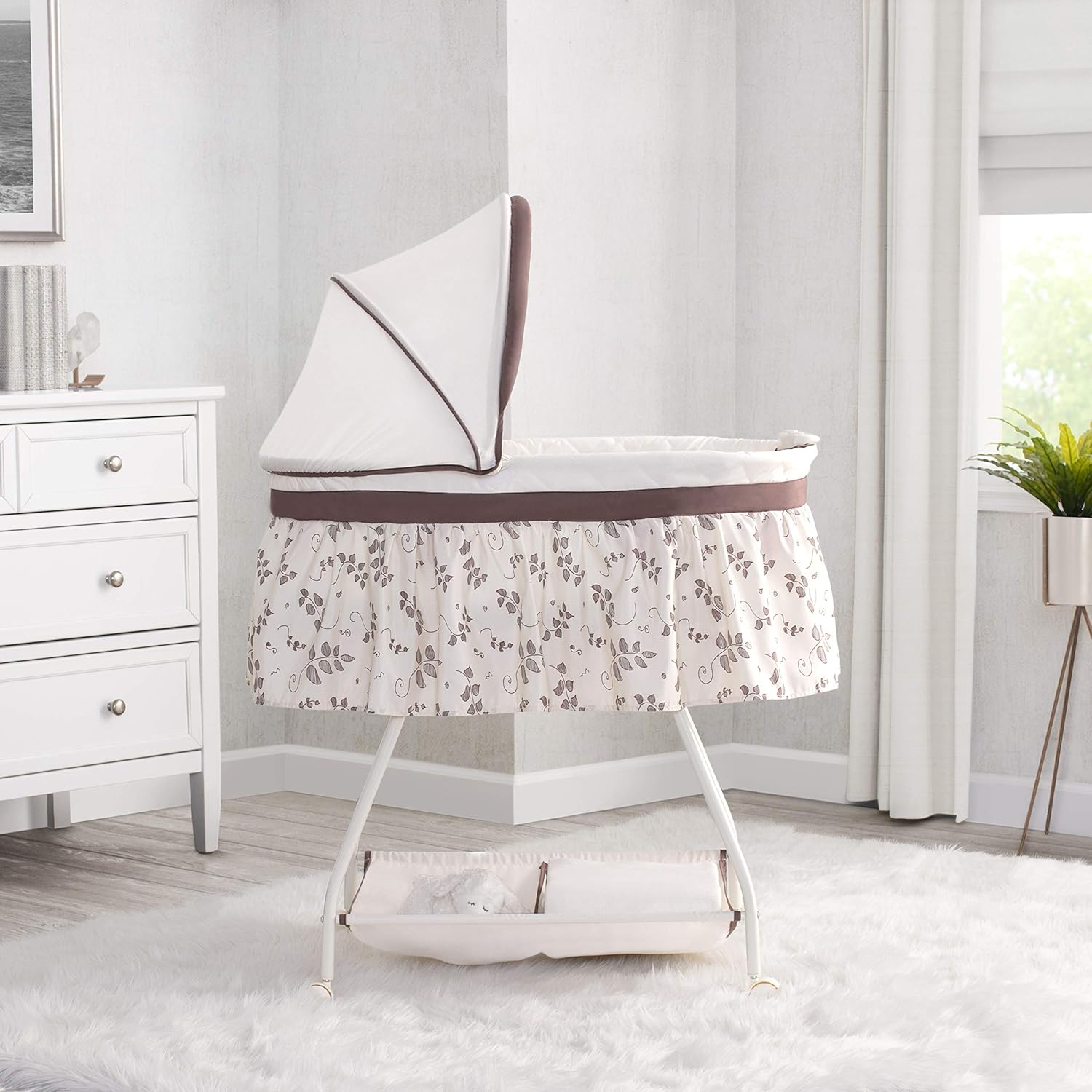 Delta Children Deluxe Sweet Beginnings Bedside Bassinet